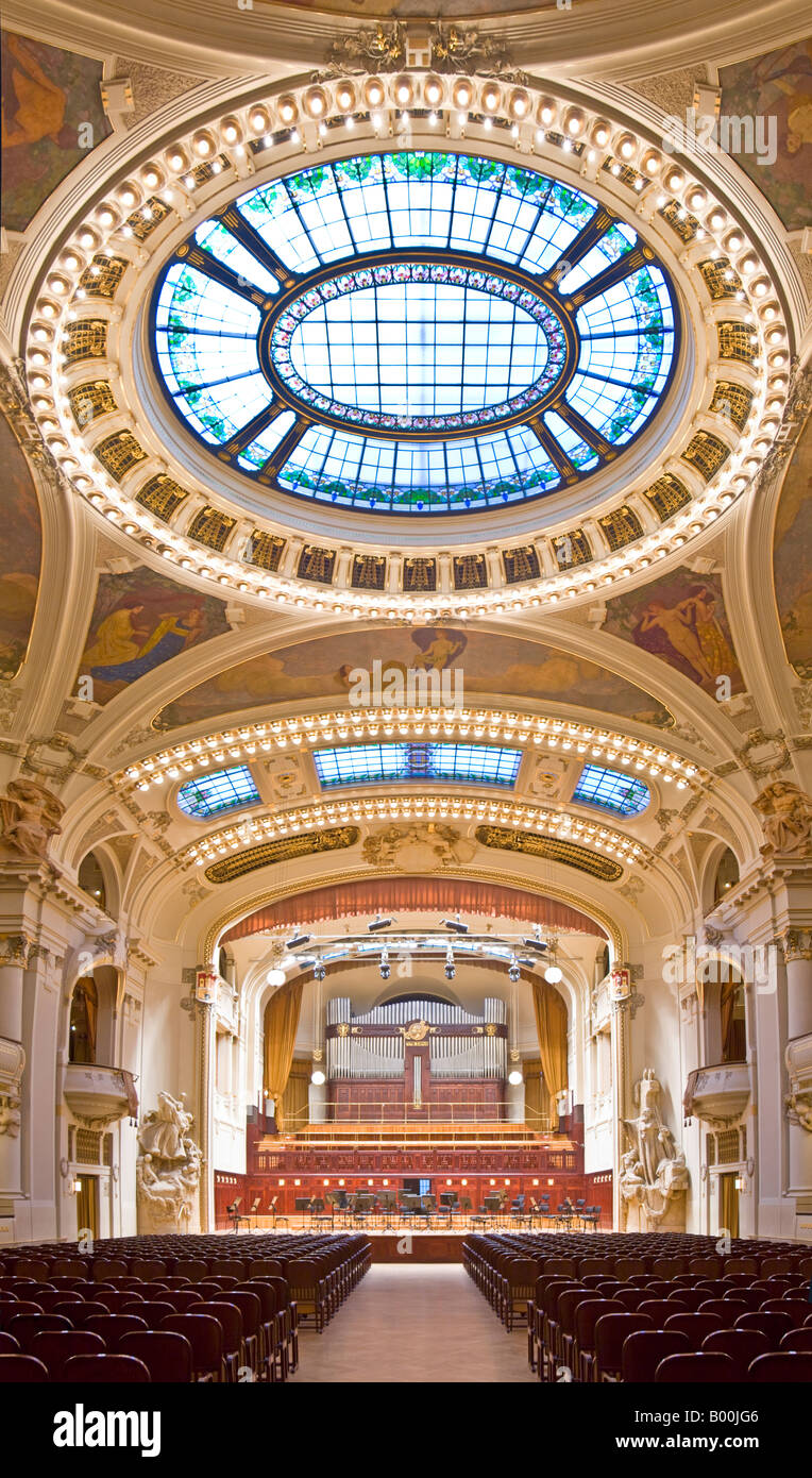 Opernhaus prag -Fotos und -Bildmaterial in hoher Auflösung – Alamy