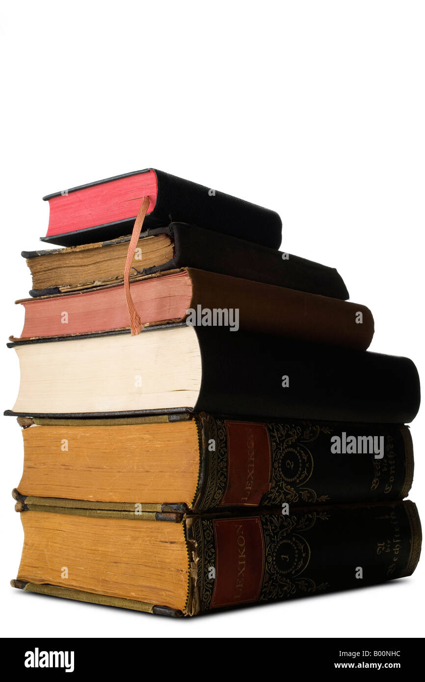 einen Stapel Bücher auf weiß Stockfoto