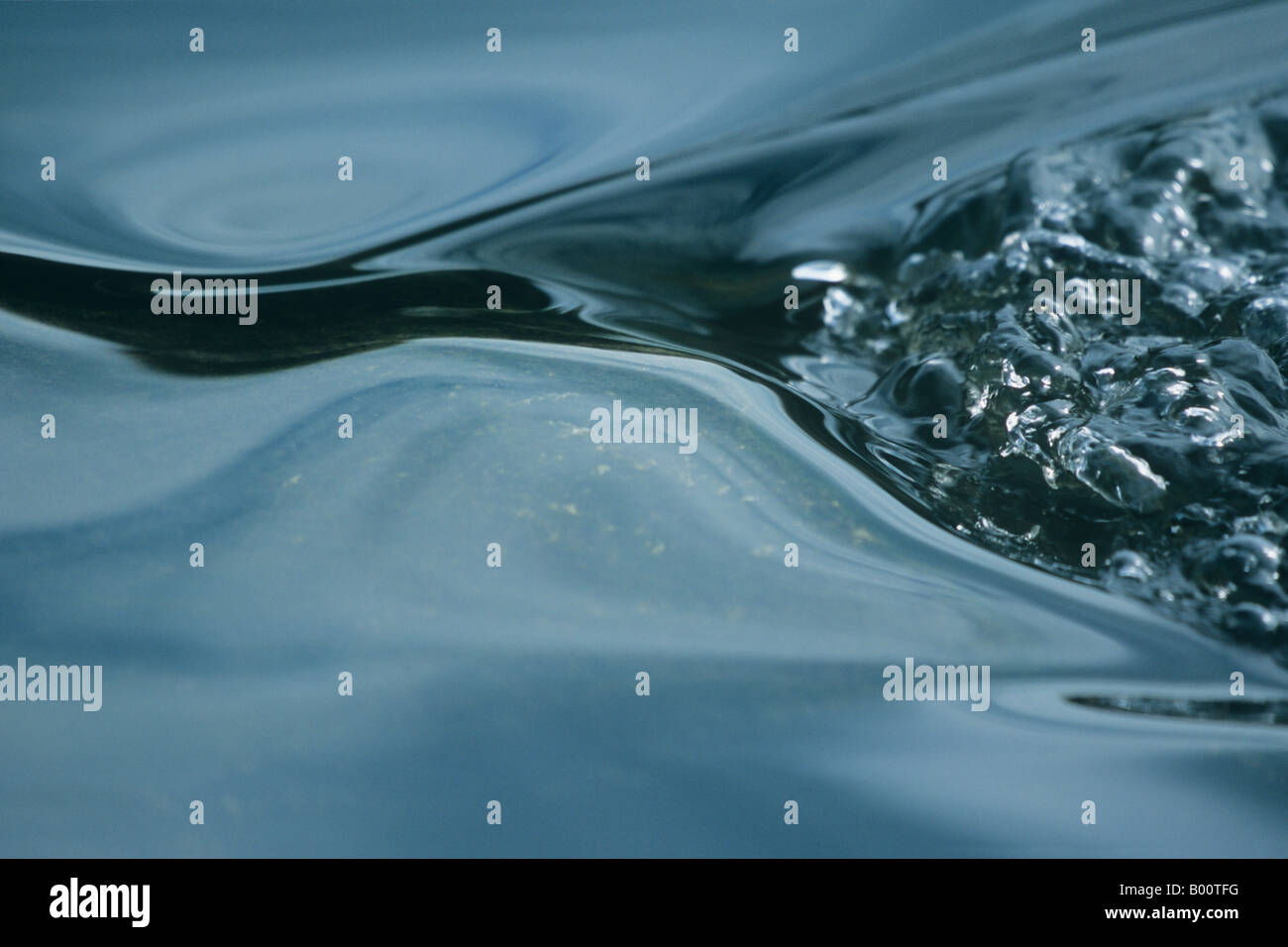 Wasser-Konturen & Bubbles Stockfoto