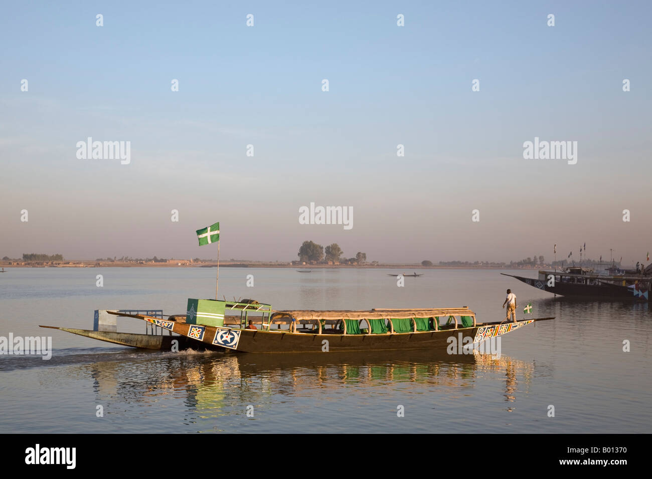 Mali, Mopti. Eine Pinasse Bootstour auf dem Niger in Mopti in den frühen Morgenstunden. Stockfoto