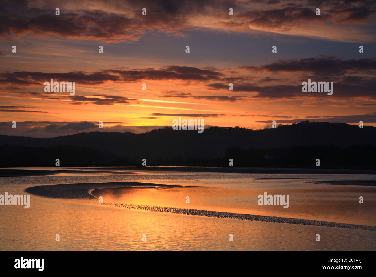 Sonnenaufgang über dem "River Leven" Greenodd Sands, Lake District, Cumbria, England, Großbritannien. Stockfoto