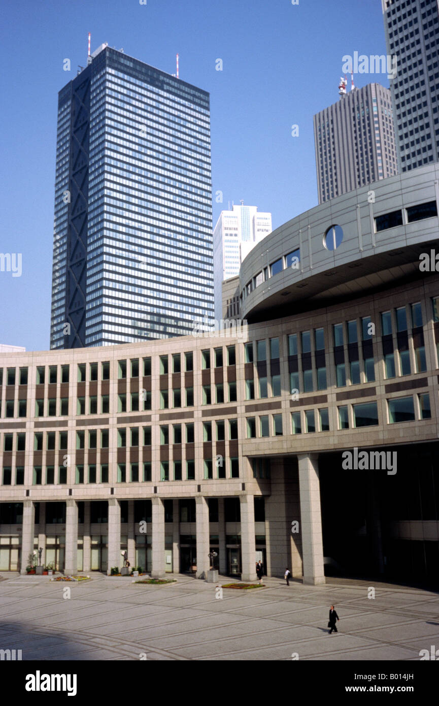 10. November 2004 - Metropolitan Regierung Plaza und Mitsui Gebäude in Tokio Shinjuku Bezirk. Stockfoto