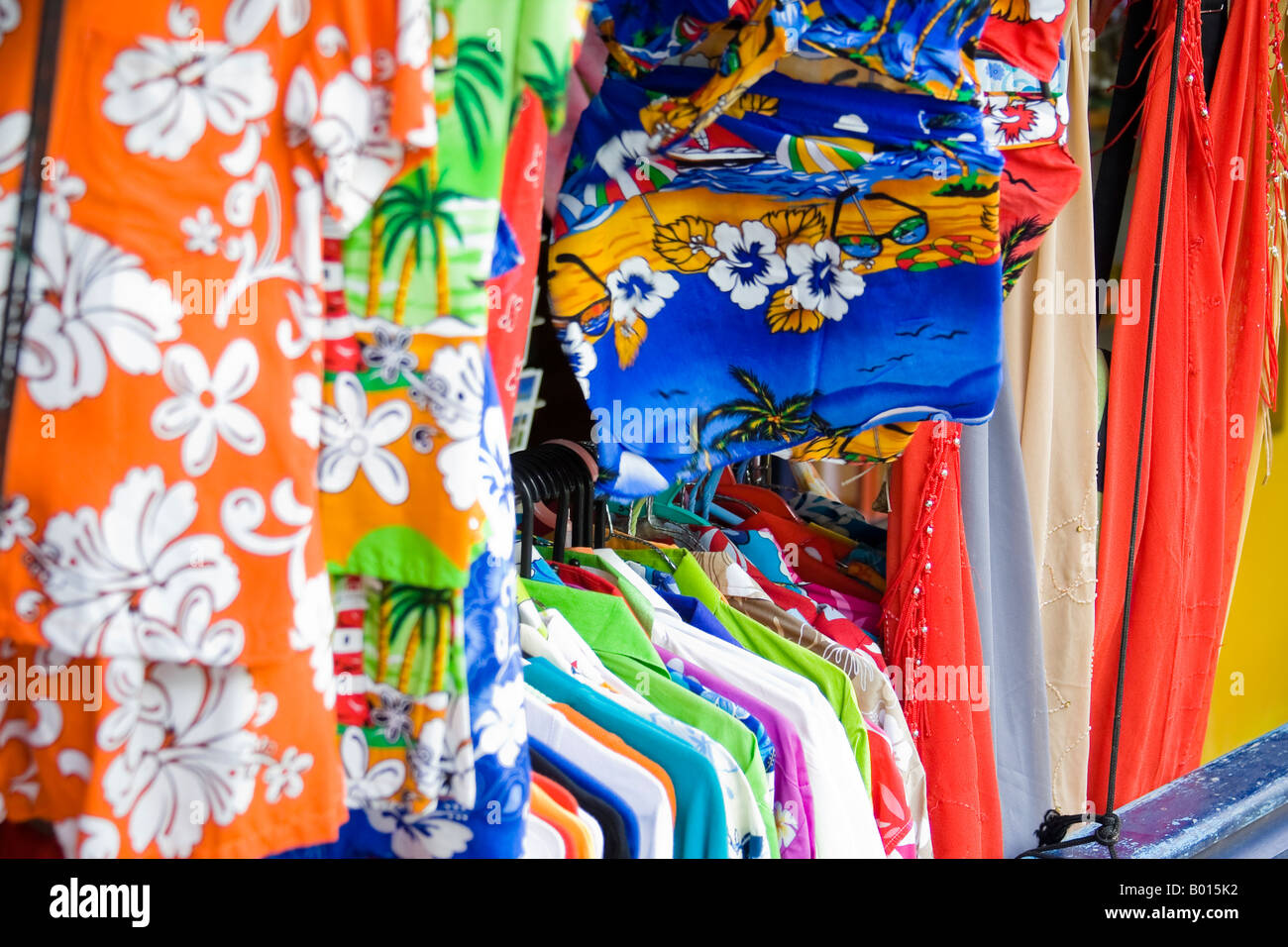Hawaiian Shirts am Victoria Market - Seychellen Stockfoto