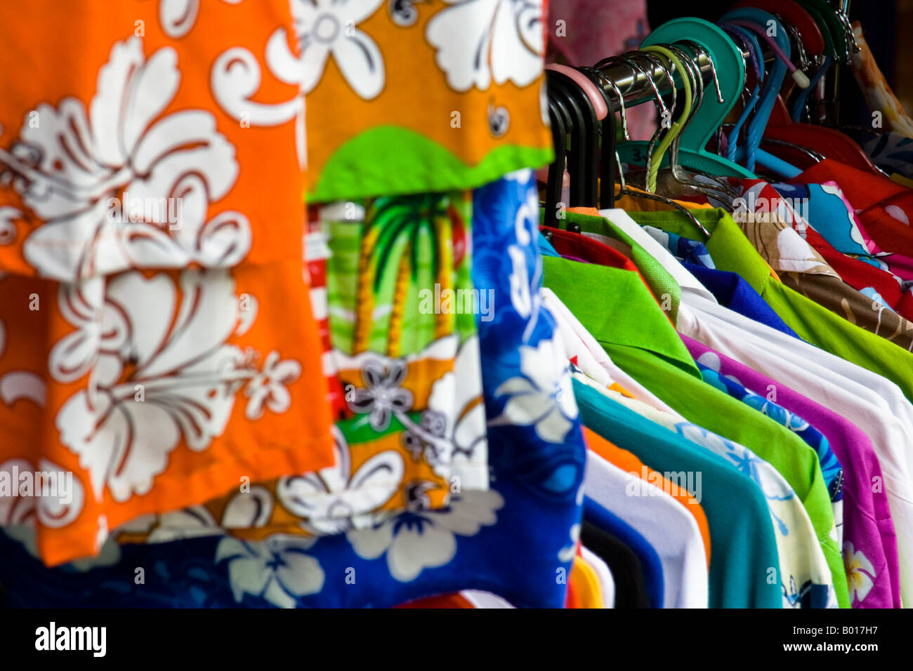 Hawaiian Shirts am Victoria Market auf den Seychellen Stockfoto