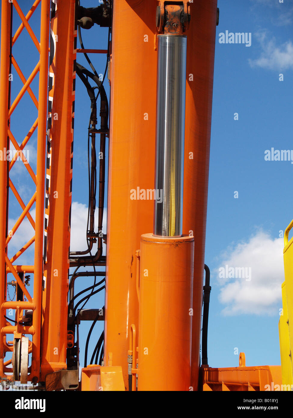 Orange hydraulischen Kran heben Support für Gear Fock Stockfoto