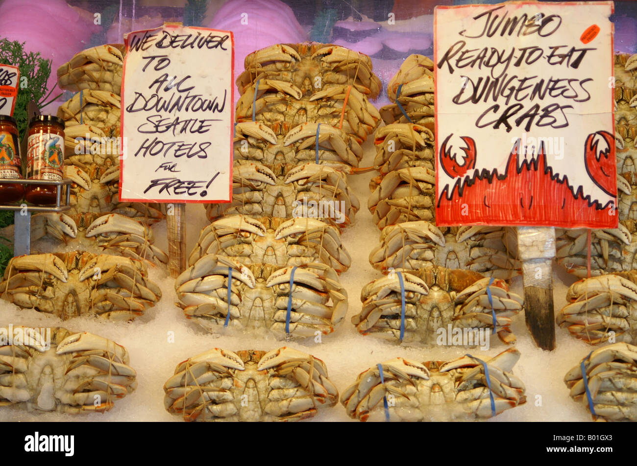 Krabbe auf Eis auf einem Fischmarkt Stockfoto