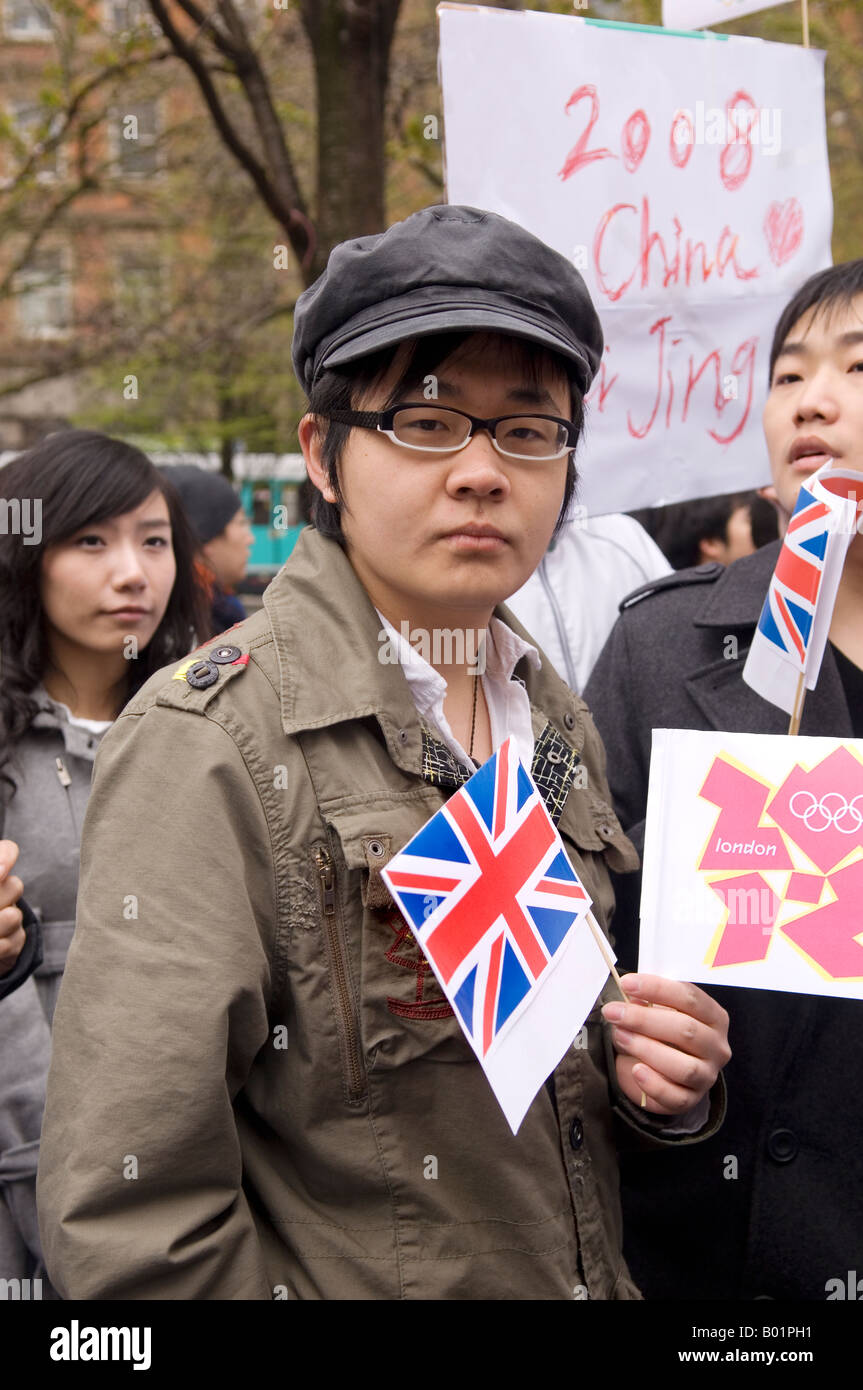 Chinesische Teenager während des Protestes in Manchester UK Stockfoto