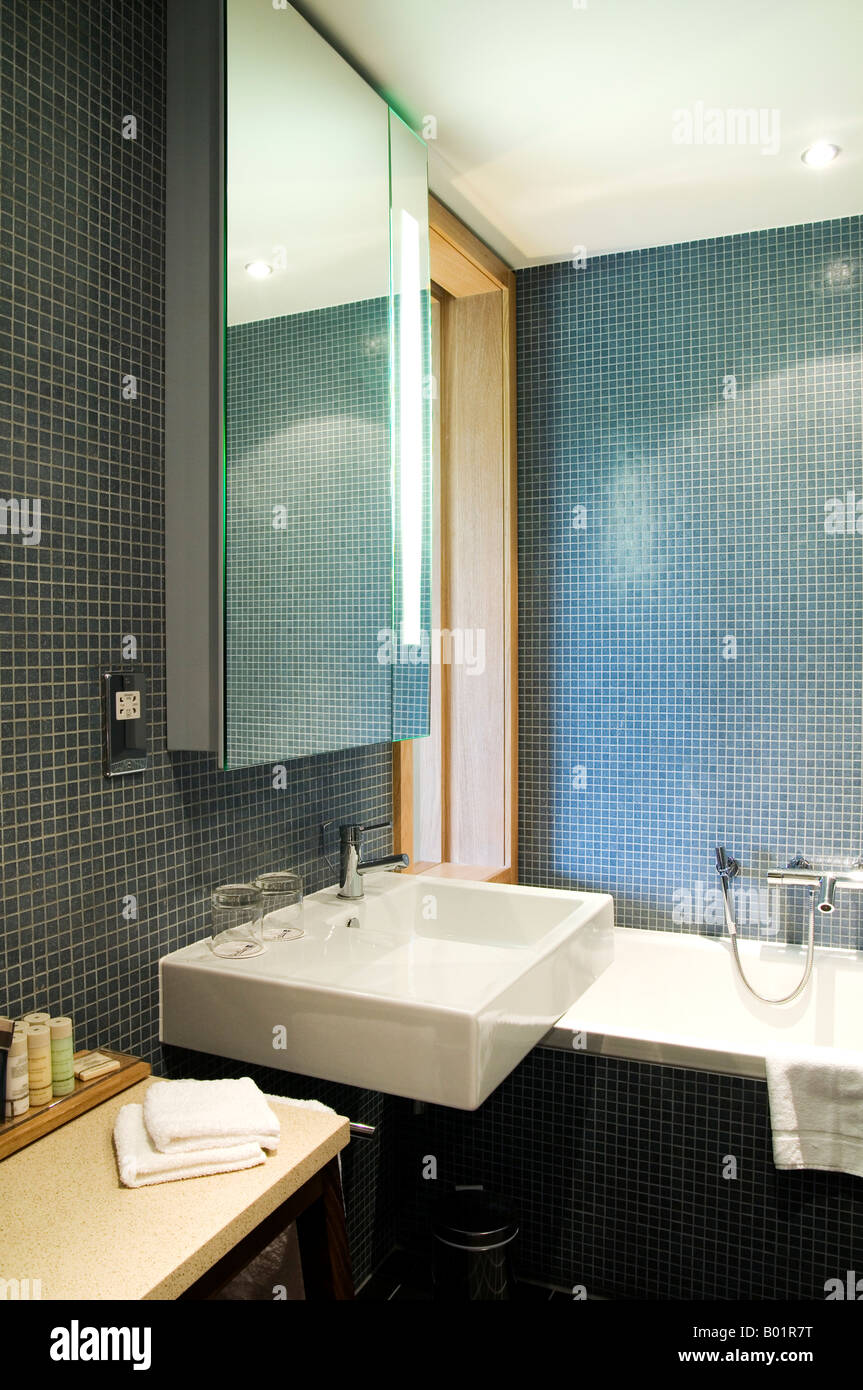 Ein Blick auf ein Hotelbad Stockfoto