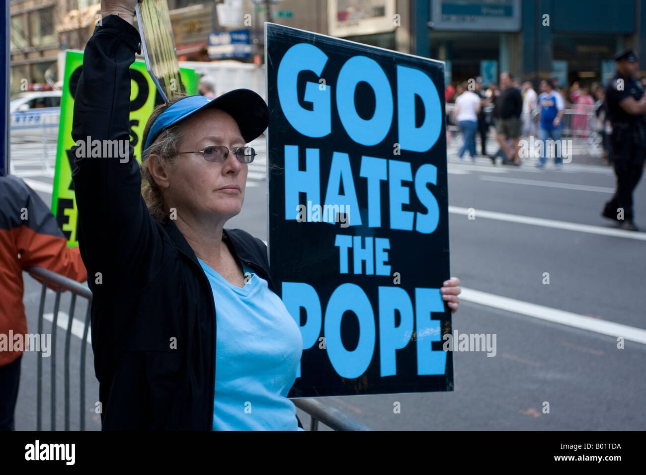 Margie Phelps der Westboro Baptist Church Protest gegen Papst Benedikt auf der 5th Avenue in New York City. Stockfoto