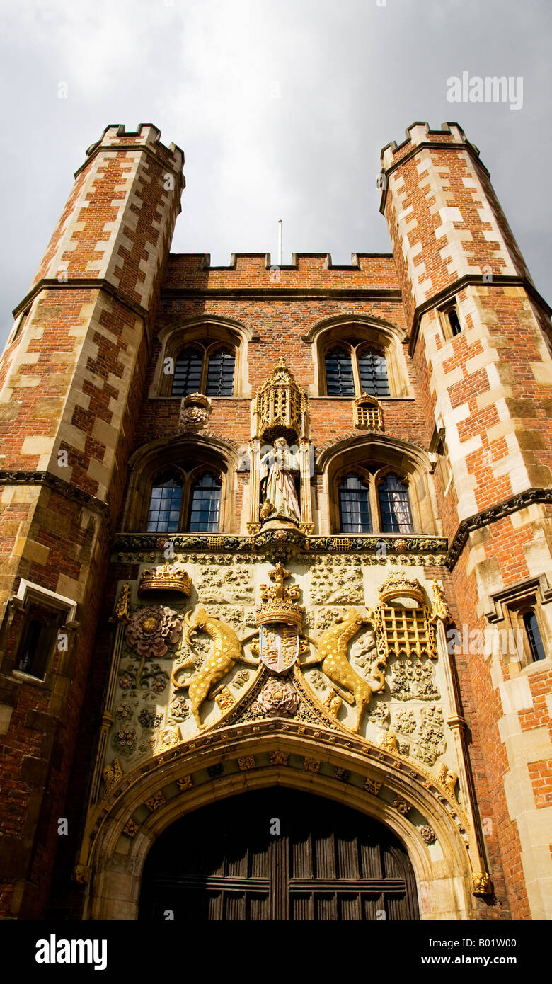 Das Eingangstor, St.Johannes College, Cambridge. Das Schnitzen ist das Wappen von der Gründerin, Lady Margaret Beaufort. Stockfoto