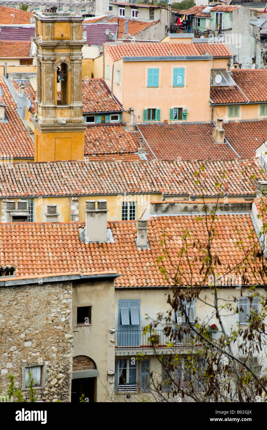 ein Blick auf die Altstadt von Nizza vom Hügel Stockfoto