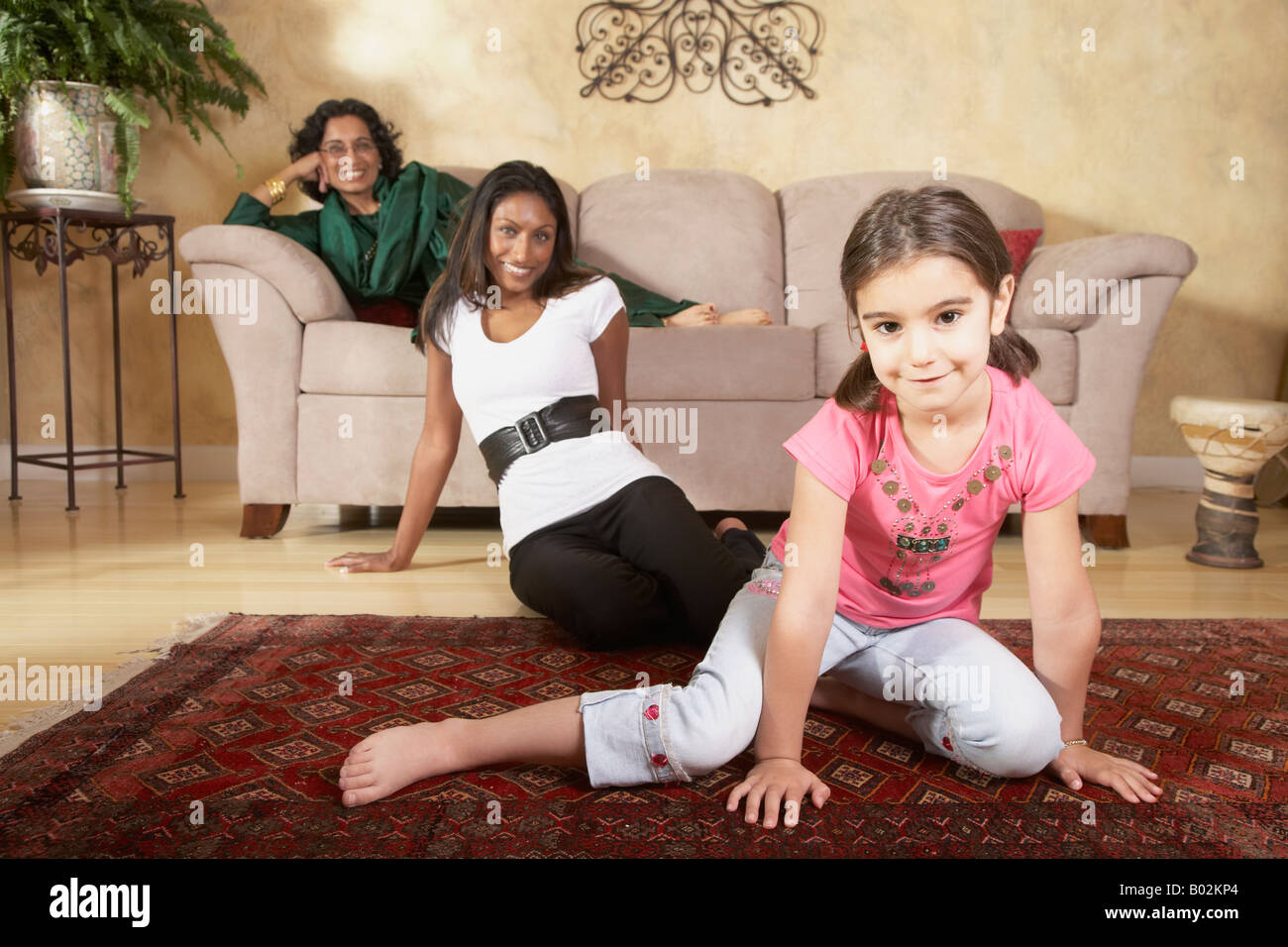 Porträt des generationsübergreifenden indischen weiblichen Familienmitgliedern Stockfoto