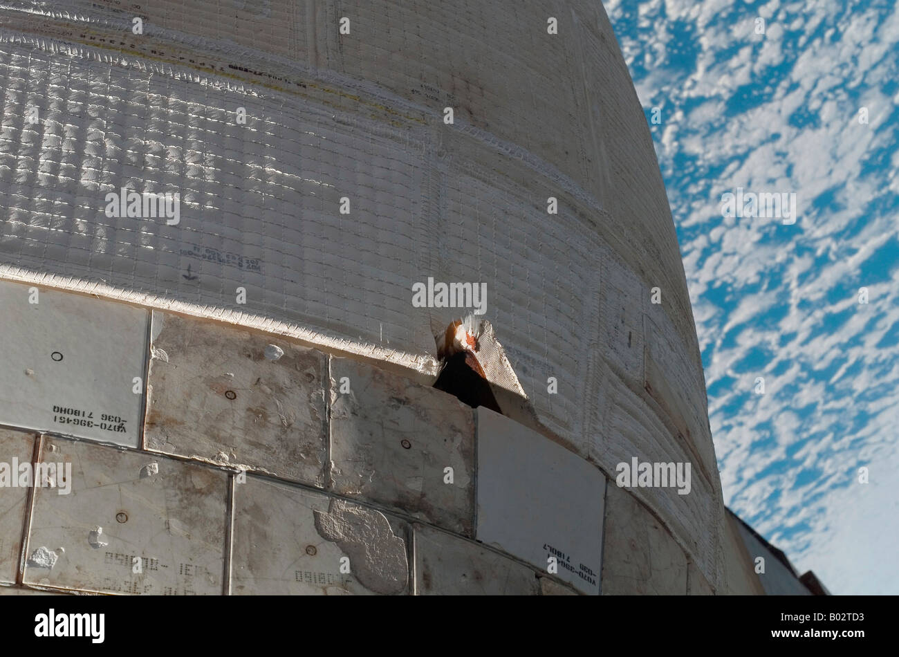 Nahaufnahme des Space Shuttle Atlantis' Port Seite orbitalen Manövern System Pod. Stockfoto