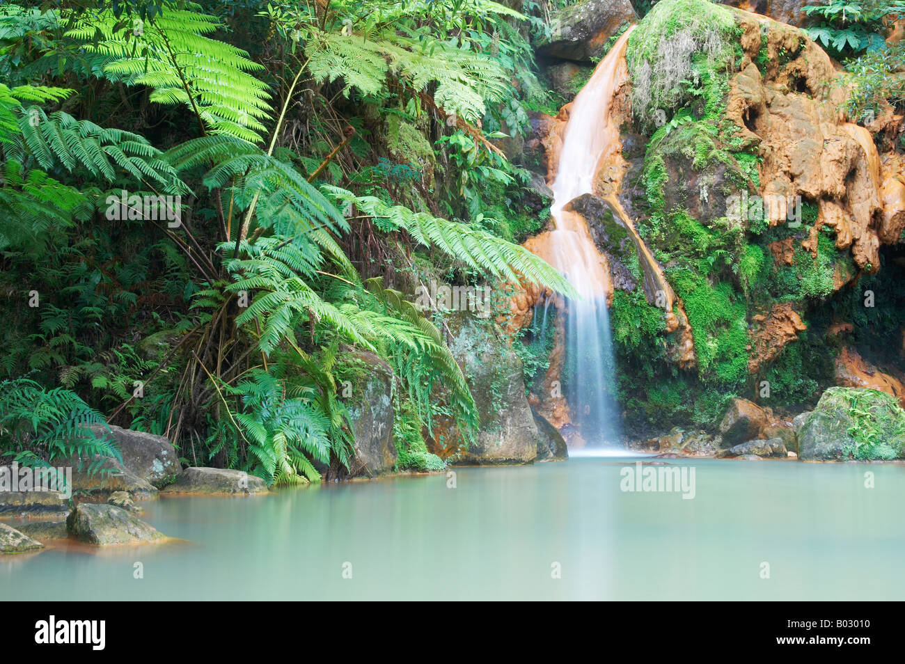 Azoren, Caldeira Velha Wasserfall in der Nähe von Ribeira Grande, Sao Miguel Insel Stockfoto