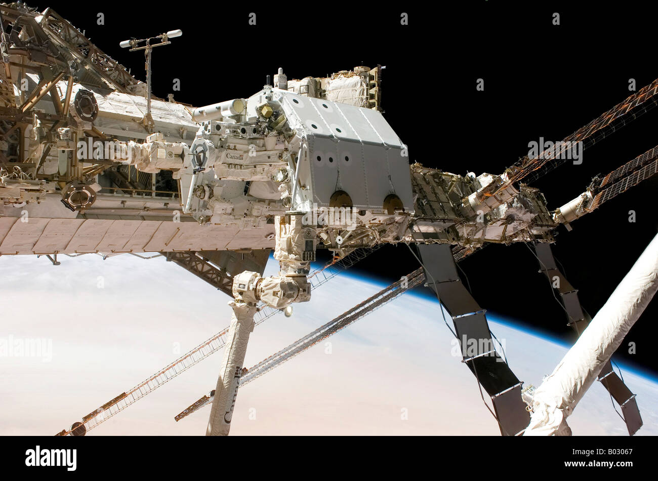 Das Kanada gebauten Dextre Robot-System wird an seinen Platz auf einer Station Traverse verschoben. Stockfoto