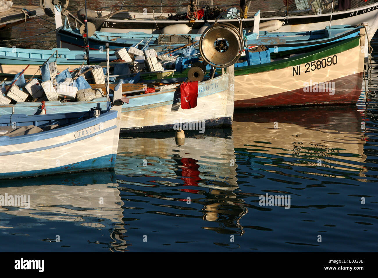 Angelboote/Fischerboote am Yachthafen in Nizza, Côte d ' Azur, Frankreich Stockfoto