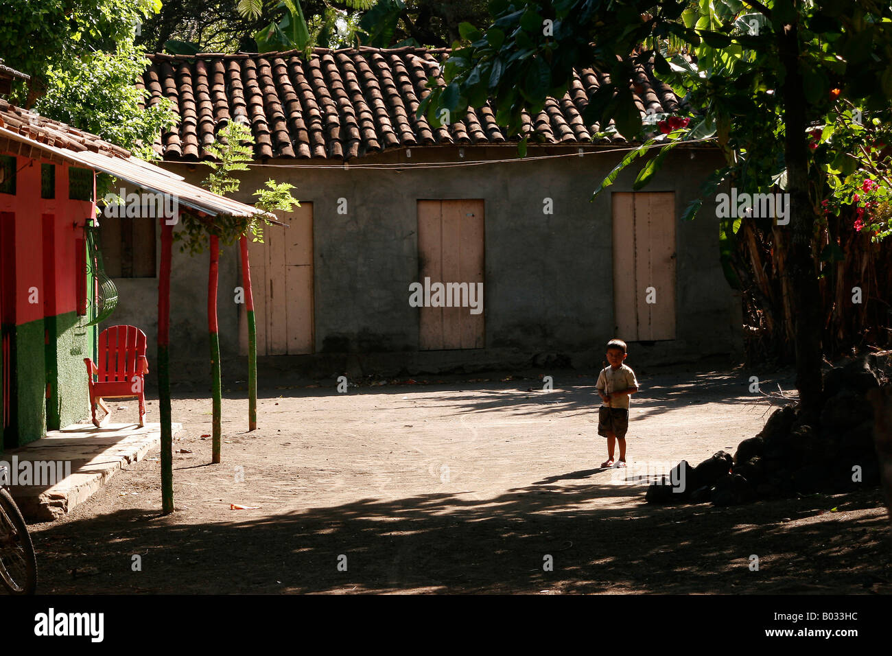 schüchterne junge in Altagracia auf der Insel Ometepe Nicaragua Stockfoto