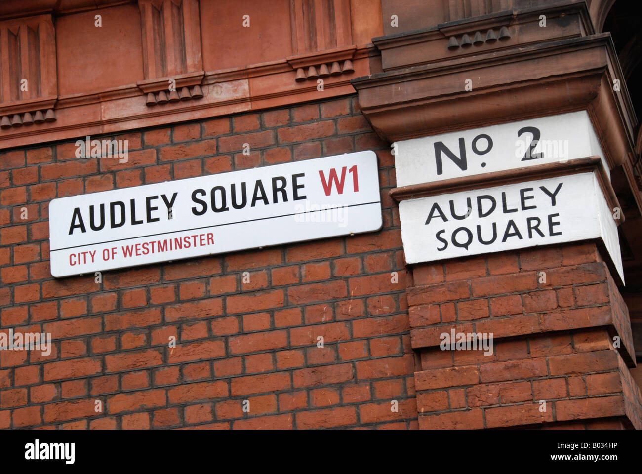 Straßenschilder in Audley Square Mayfair W1 London Stockfoto