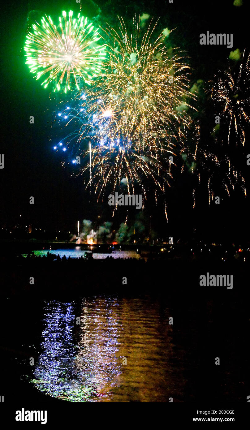Jährliche 4. Juli Feuerwerk an der Seepromenade Milwaukee, WI. Stockfoto