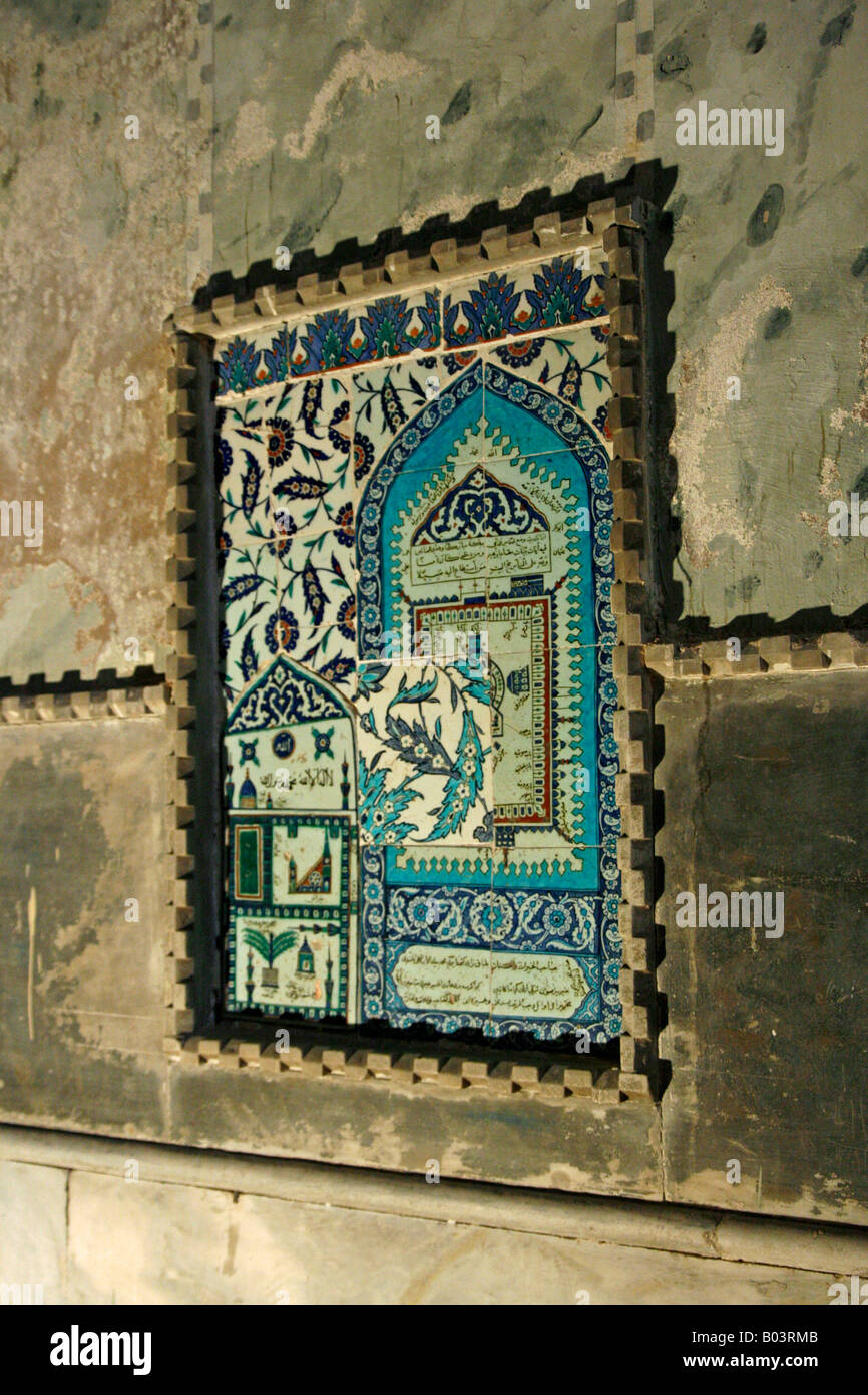 Diese kleine geflieste Miniatur Beschreibung der Kaaba in Mekka lauert in der Nähe der Mihrab in Aya Sofya Istanbul Stockfoto