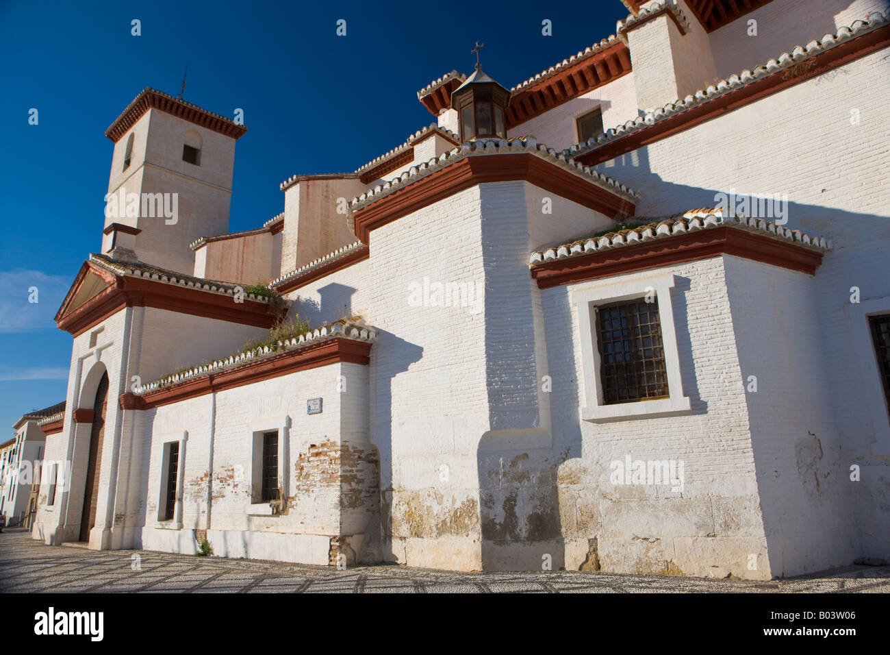 Iglesia de San Nicolas (Kirche St. Nicolas) im Plaza San Nicolas im Stadtteil Albaicín - ein UNESCO-Weltkulturerbe Stockfoto