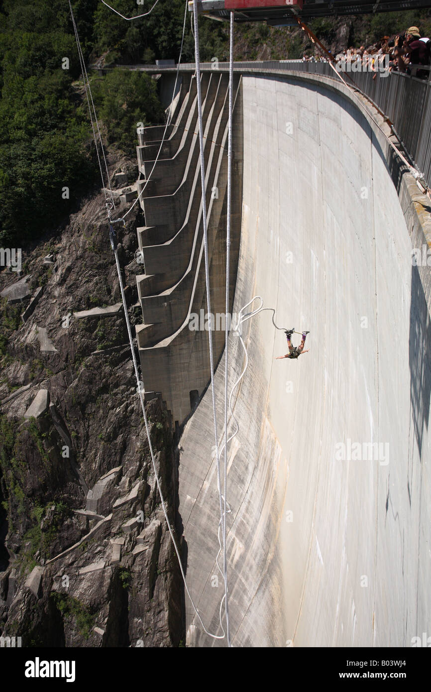 Bungee-Jumping Lago di Vogorno Tessin Schweiz Stockfoto