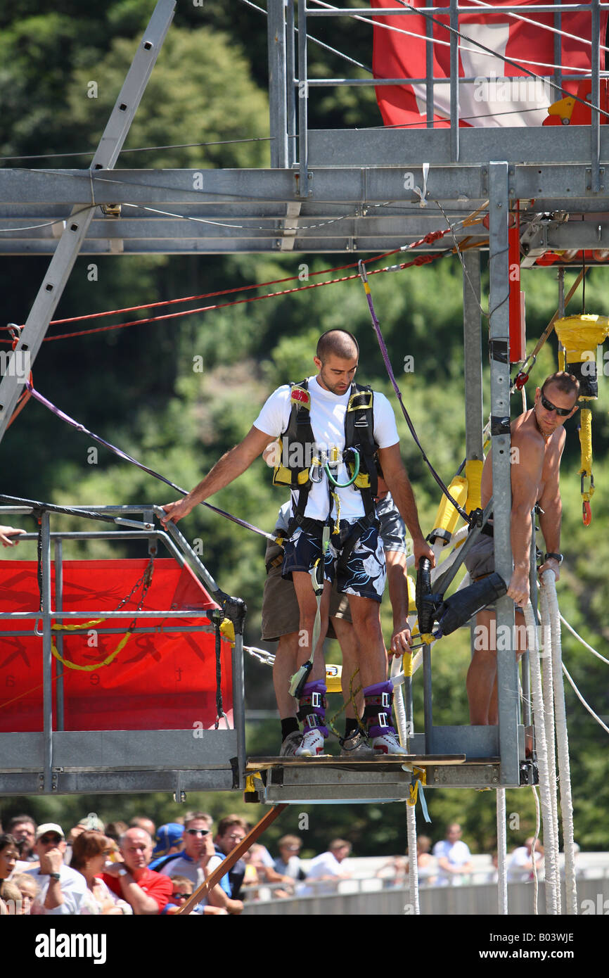 Bungee-Jumping Lago di Vogorno Tessin Schweiz Stockfoto