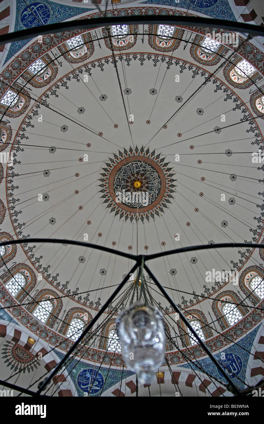 Die zentrale Kuppel der Rüstem Paşa Camii Istanbul Türkei Stockfoto