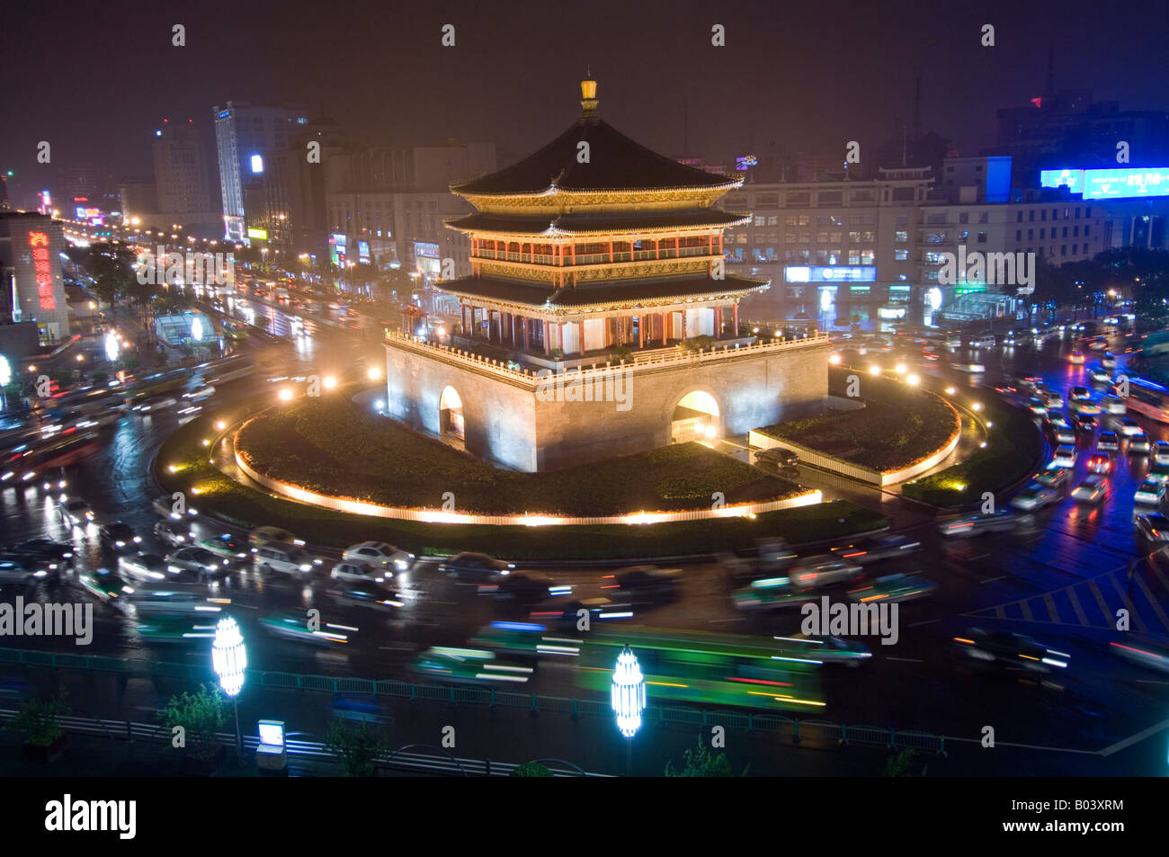 Xi' ein Glockenturm im Zentrum der Stadt in der Nacht in Shaanxi Stockfoto