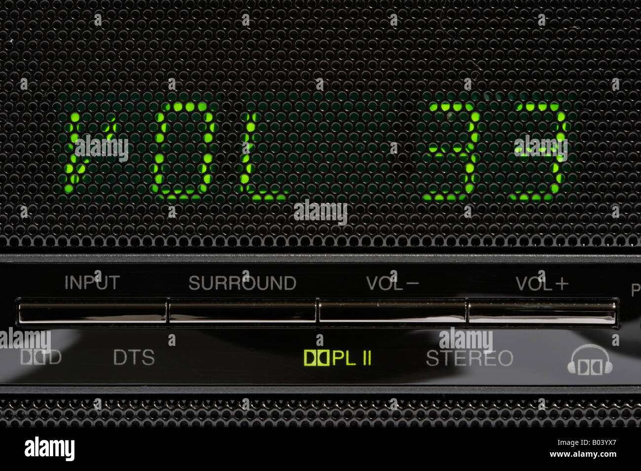 Nahaufnahme von einem Heimkino, sound-System mit VOL 33 beleuchtet Stockfoto