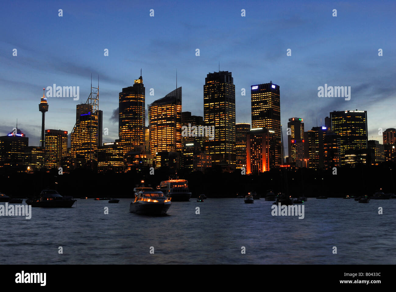 Skyline von Sydney in der blauen Stunde Farm Cove Sydney New South Wales Australien Stockfoto