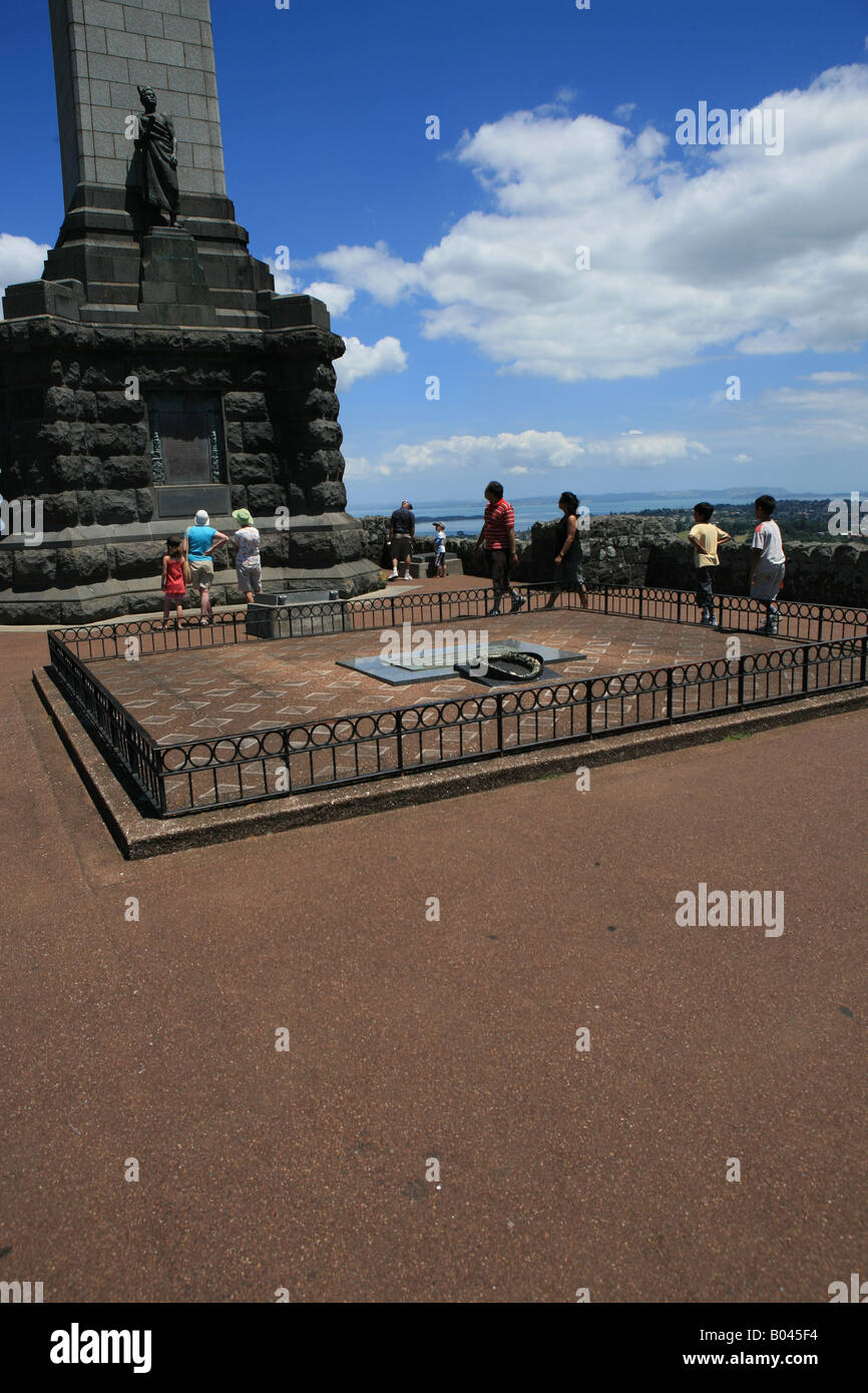 Denkmal der einheimischen Stämme - Maori - auf One Tree Hill Cornwall Park Auckland Nordinsel Neuseeland Stockfoto