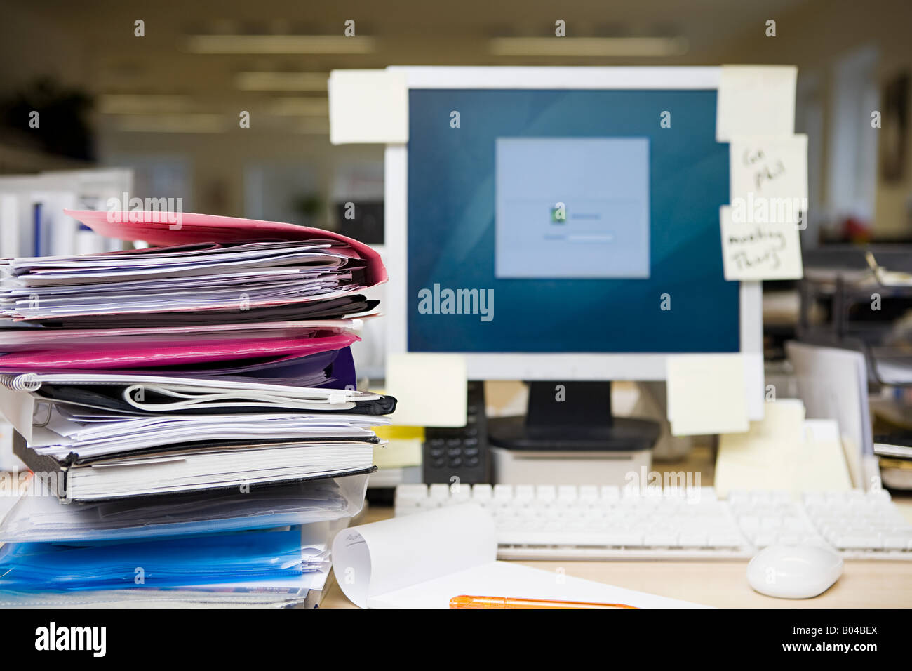 Unaufgeräumten Schreibtisch Stockfotografie - Alamy