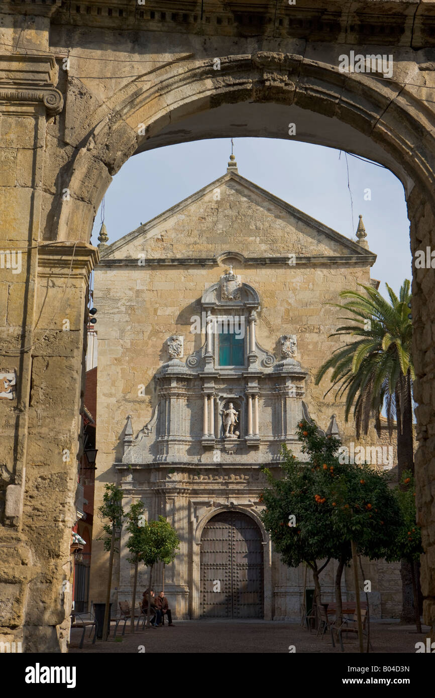 Gateway und Iglesia de San Francisco (Kirche) in der alten Stadt von