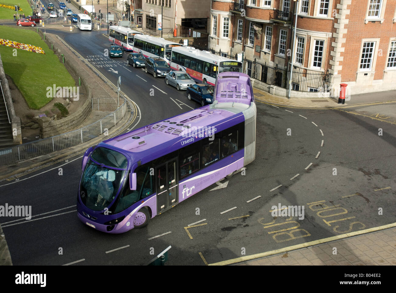 Kurvenreich Bus in York Stockfoto