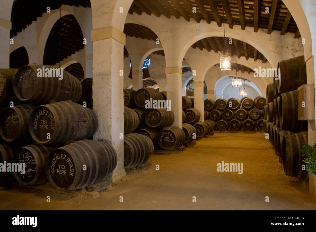 Sherry bei Bodega unterzeichnet von berühmten Persönlichkeiten aus der ganzen Welt, Gonzalez Byass Sherry Fässern Stockfoto