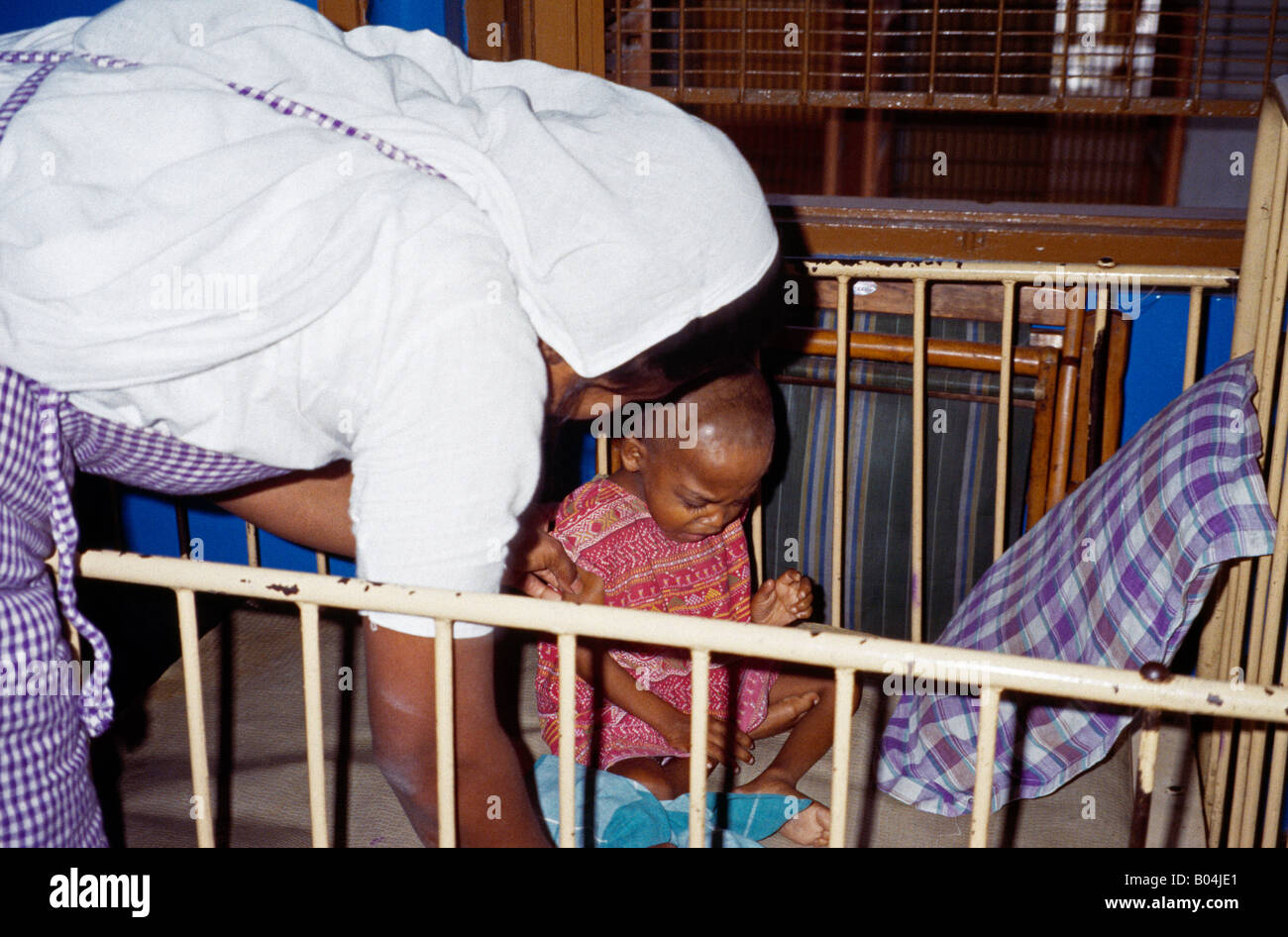 Kolkata Indien Mutter Theresias Kinder häusliche Krankenpflege krankes Kind Stockfoto