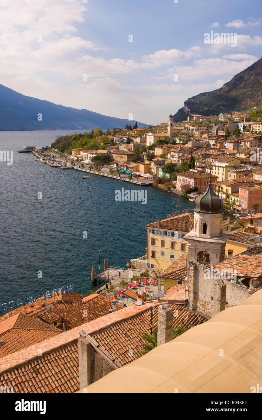 Ortschaft Limone Sul Garda am Ufer des Gardasee, Provinz Brescia, Region Lombardei, Italien, Europa. Stockfoto