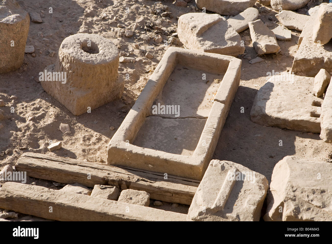 Antiquitäten im ptolemäischen Tempel der Isis, Assuan, Ägypten Stockfoto