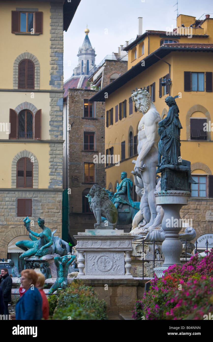 Brunnen mit einer Statue des römischen Meeresgottes Neptun in Piazza della Signoria, Florenz, ein UNESCO-Weltkulturerbe Stockfoto