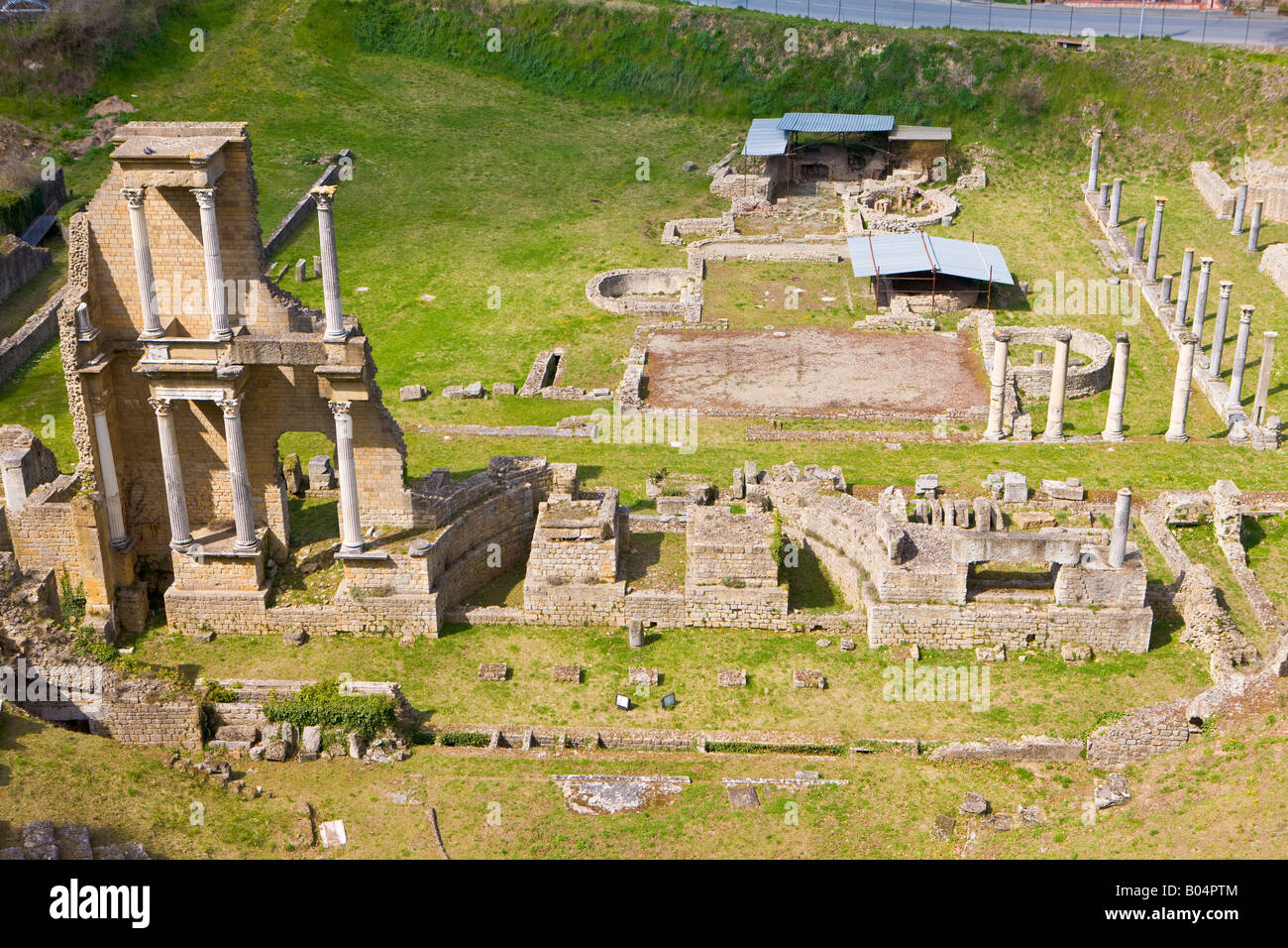 Ruinen der antiken römischen Theater (Teatro Romano) stammt aus dem ersten Jahrhundert v. Chr. in der Stadt von Volterra, Provinz Pisa Stockfoto