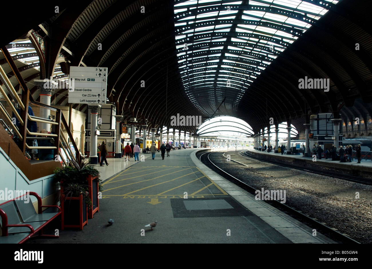 York Station Baldachin und Plattform Stockfoto