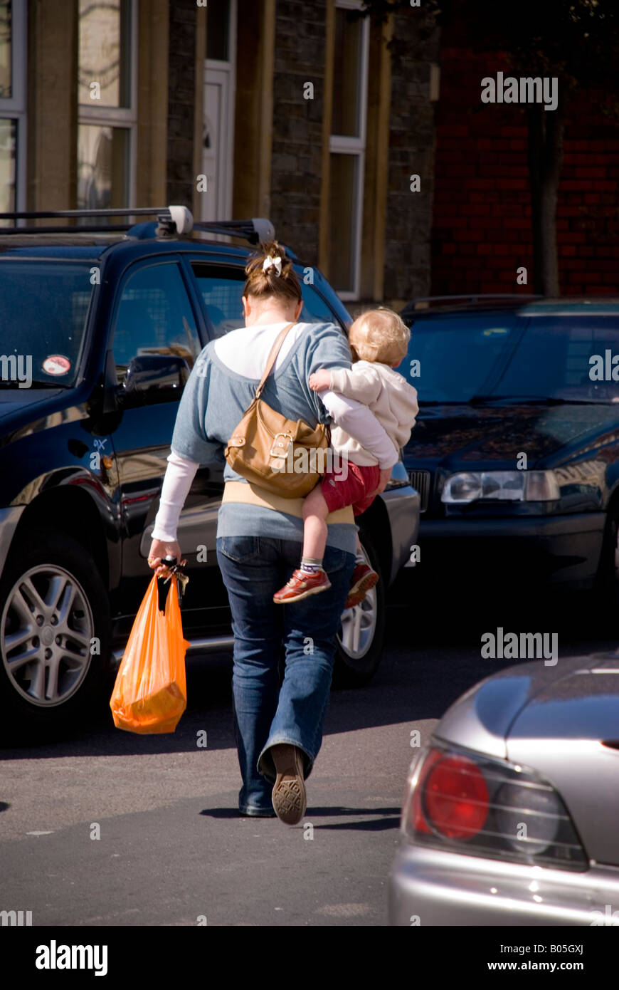 Mutter und Kind mit shopping Stockfoto