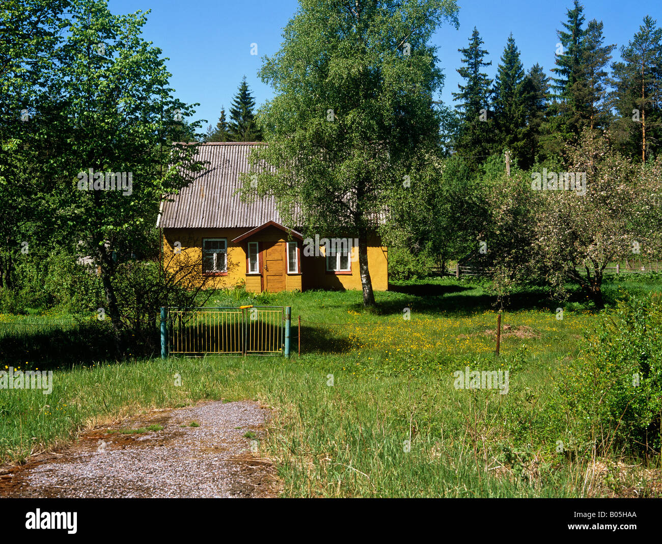 Querformat, traditionellen gelben Landhaus, Kaunas, Litauen Stockfoto