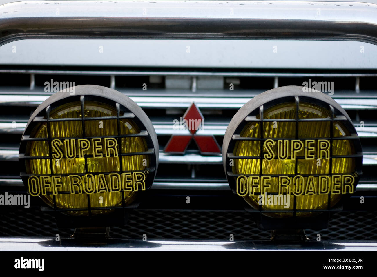 Mitsubishi Autolichter und grill Stockfoto