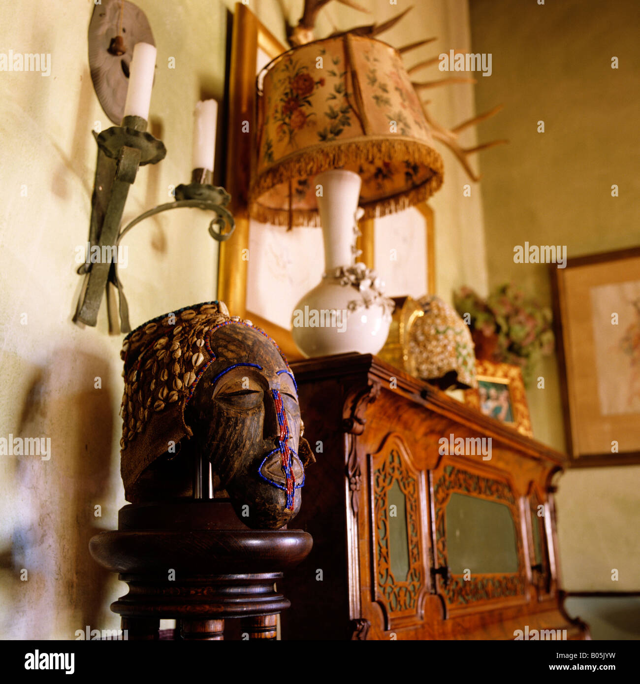 Altmodischer lampenschirm -Fotos und -Bildmaterial in hoher Auflösung – Alamy