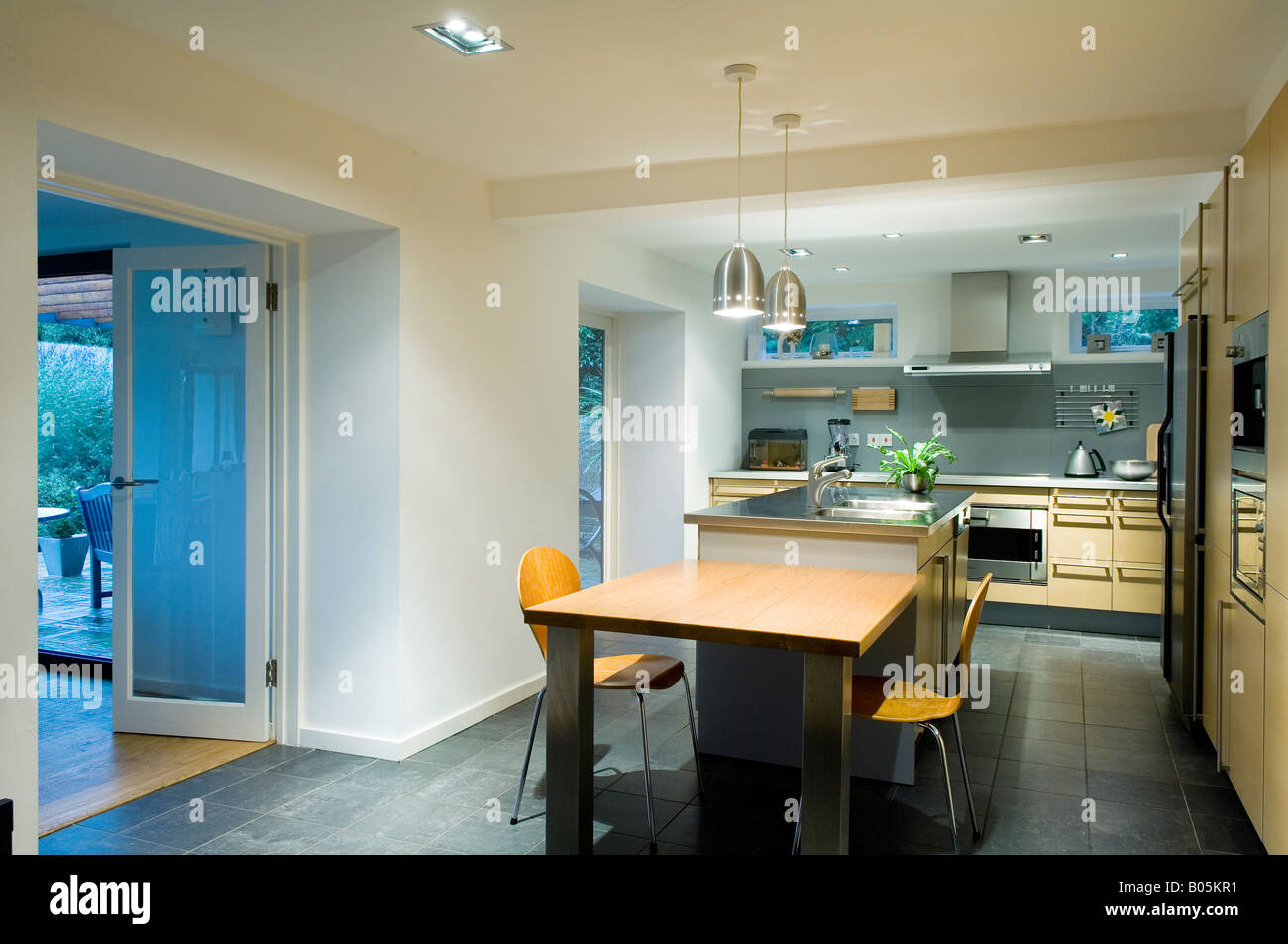 Innenraum der modernen Küche-Erweiterung von 3 s Architekten Stockfoto