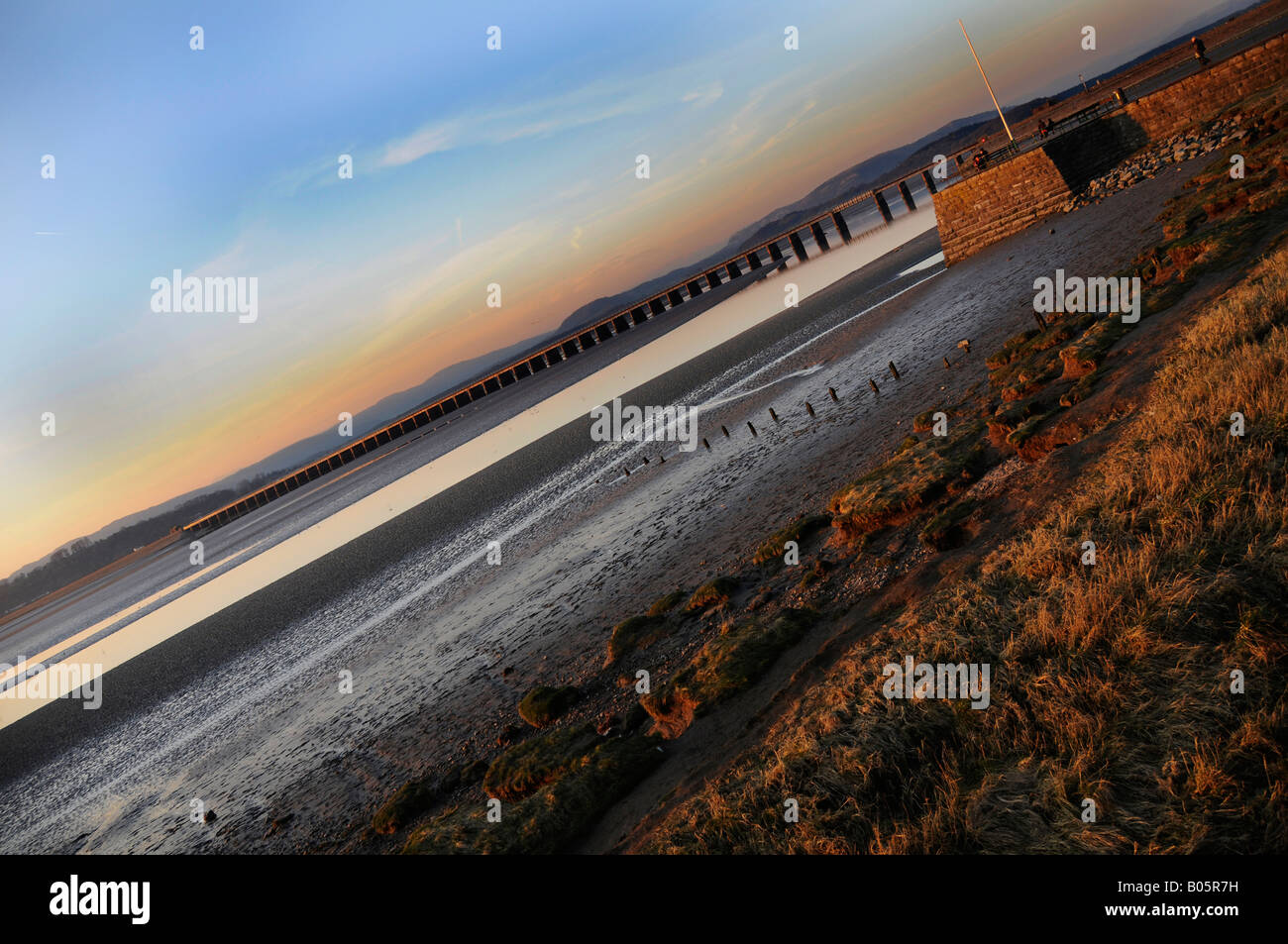 Das Viadukt über die Mündung bei Arnside, Cumbria. Stockfoto