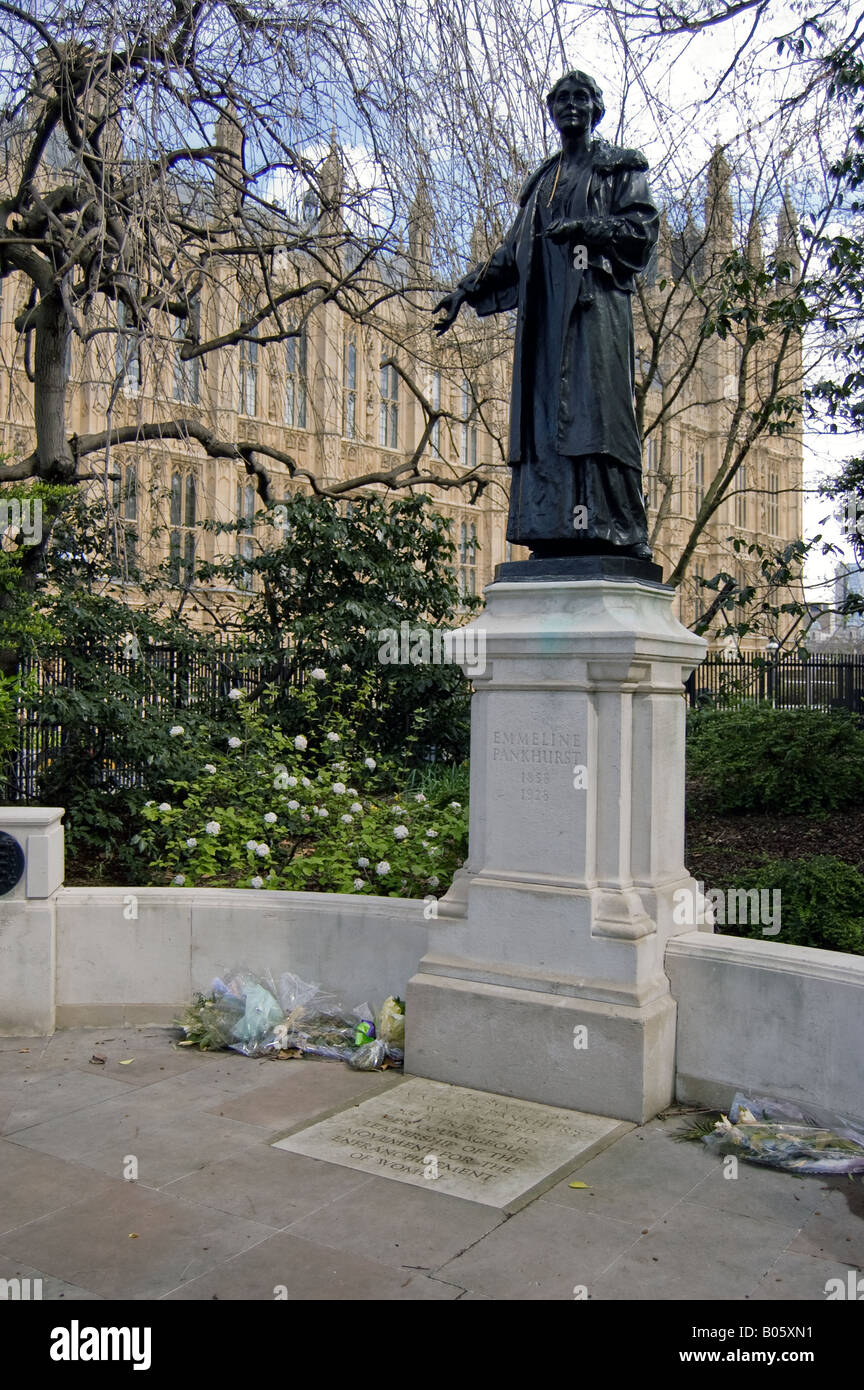 Statue von Emmeline Pankhurst im Victoria Tower Gardens Stockfoto