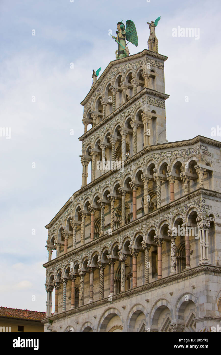 Fassade der Kirche San Michele in Faro, Piazza San Michele, Stadt der Region Lucca, Provinz Lucca, Toskana. Stockfoto